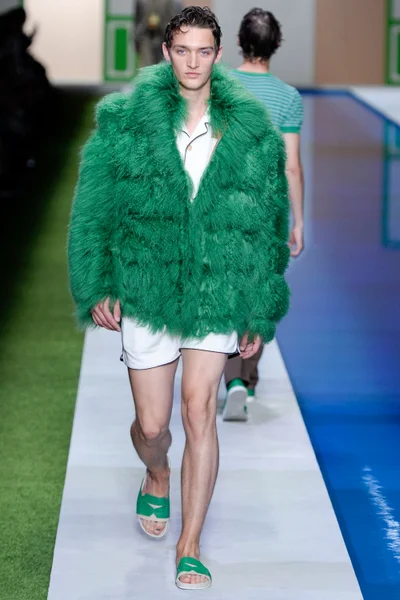 Look 25
